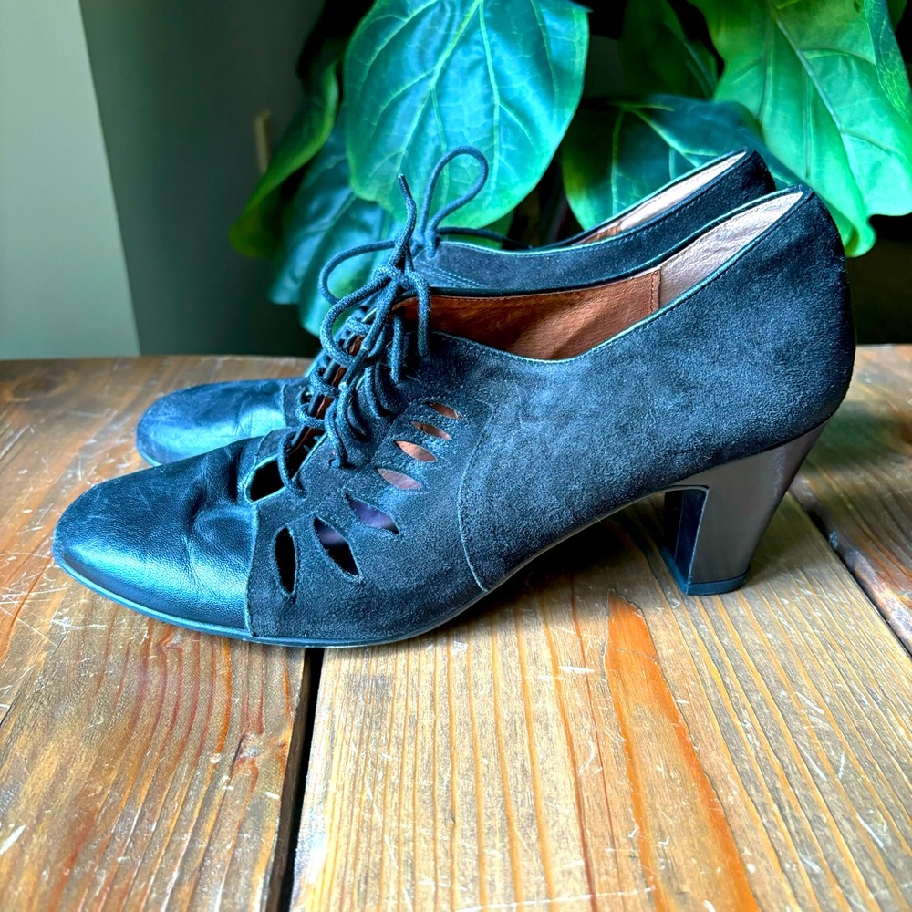 🖤 Re-Mix Vintage “Uptown” Lace-Up Bootie Heels
